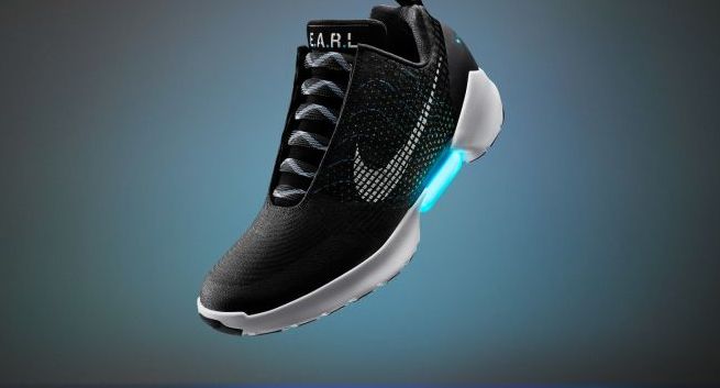 Buty Nike, które same się sznurują, trafią do sprzedaży w listopadzie (wideo)