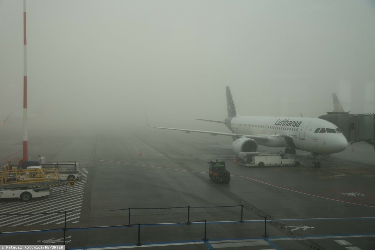 Utrudnienia na lotnisku w Krakowie. Przez mgłę nie lądują samoloty