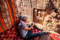 Skalne miasto Petra. Ukryte na pustyni schronienie Beduinów