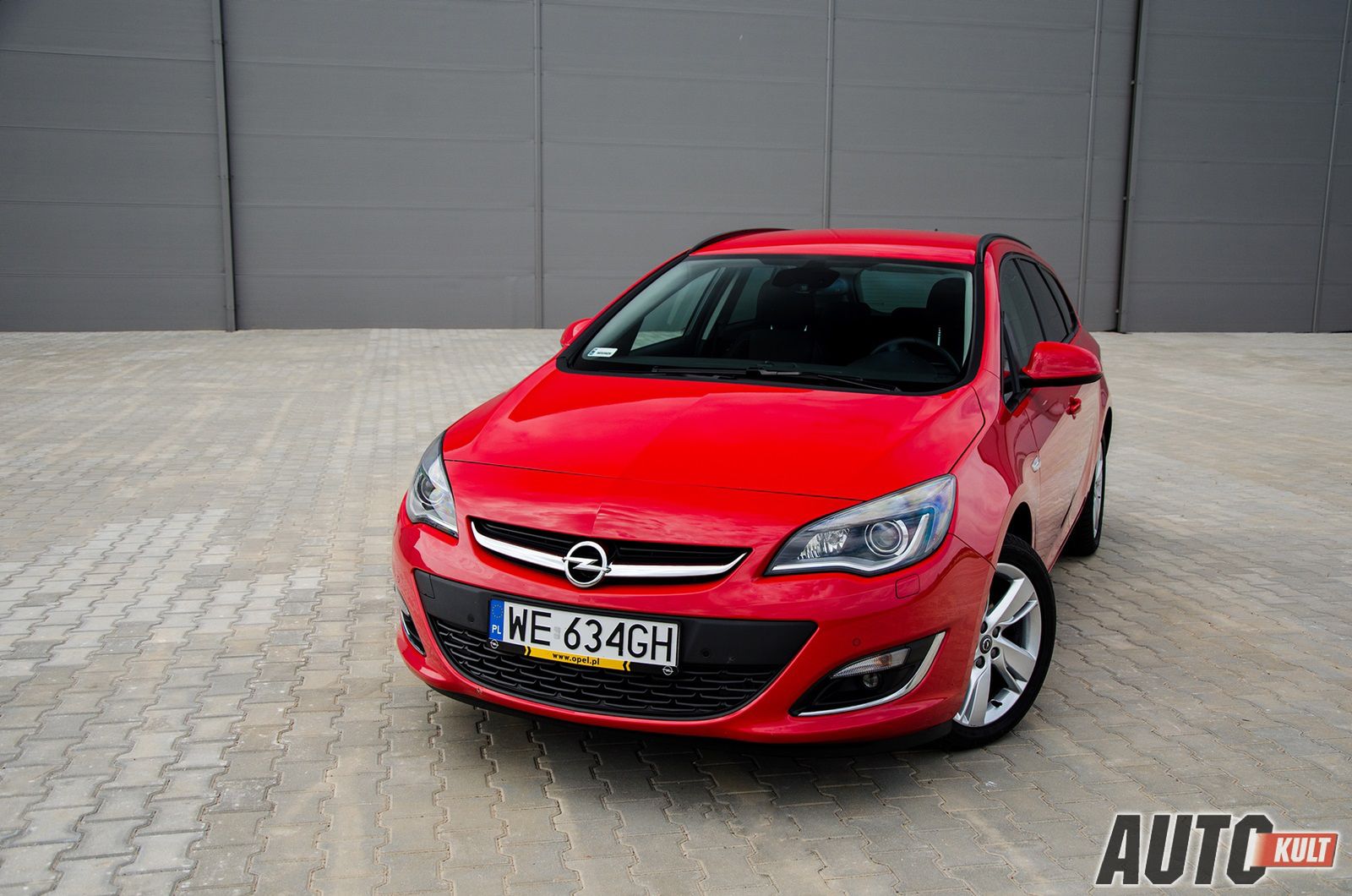 Opel Astra Tourer 1,4 Turbo LPGTEC Enjoy vs. Opel Astra Sedan 1,7 CDTI Business - test [galeria] 4