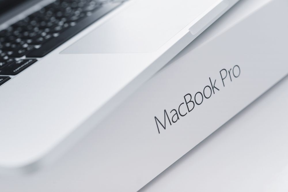 MacBook Pro 16 ze zmodyfikowanym Touch Barem. Kolejne informacje dzięki macOS 10.15.1