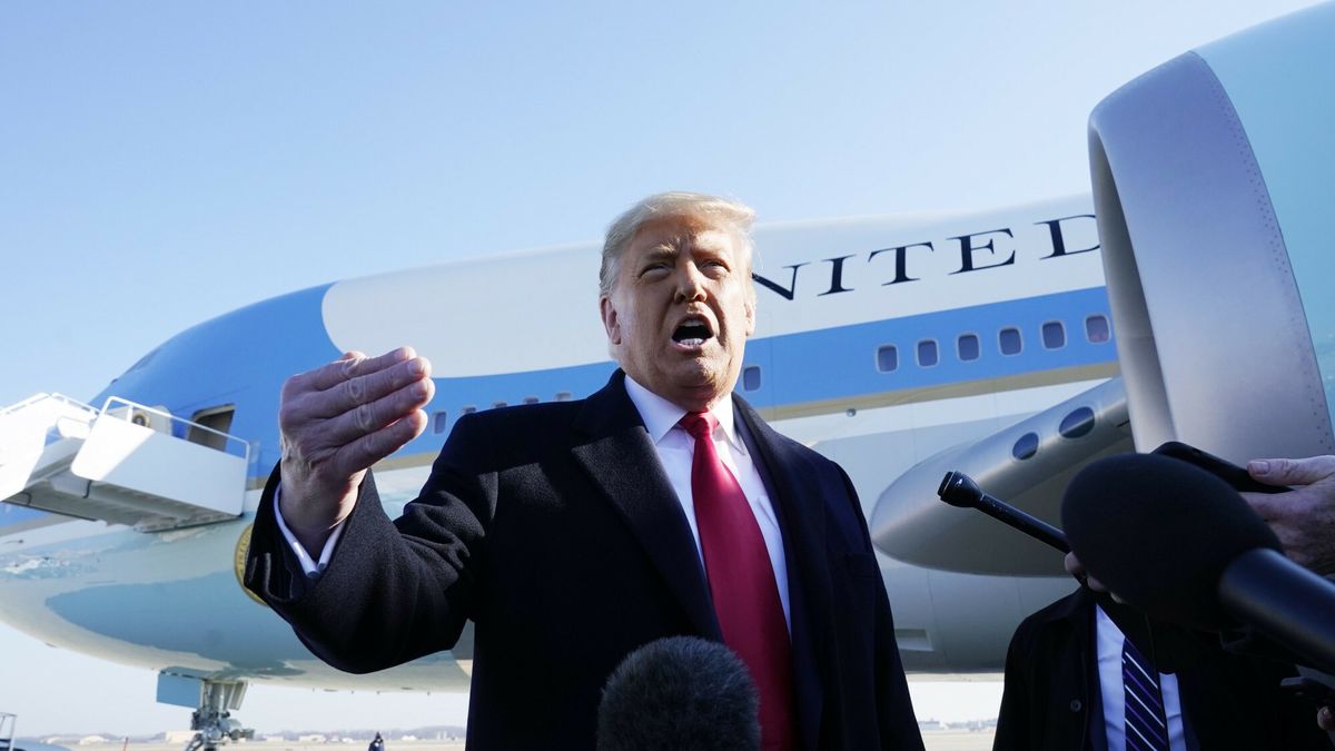 arch43
President Donald Trump speaks to the media before boarding Air Force One, at Andrews Air Force Base, Md. The President is traveling to Texas. (AP Photo/Alex Brandon)
AP