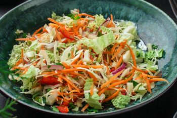 Zrobiłam surówkę z kapusty pekińskiej po chińsku. Lepsza niż z azjatyckiej restauracji