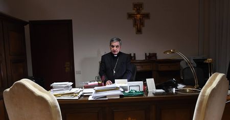 Kardynał oskarżony o nadużycia finansowe. Precedens w skali 300 lat