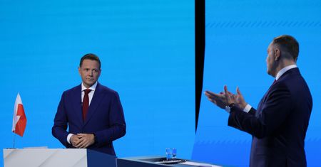 "Pojawił się ten grymas". Ekspert pokazał, co robił Trzaskowski