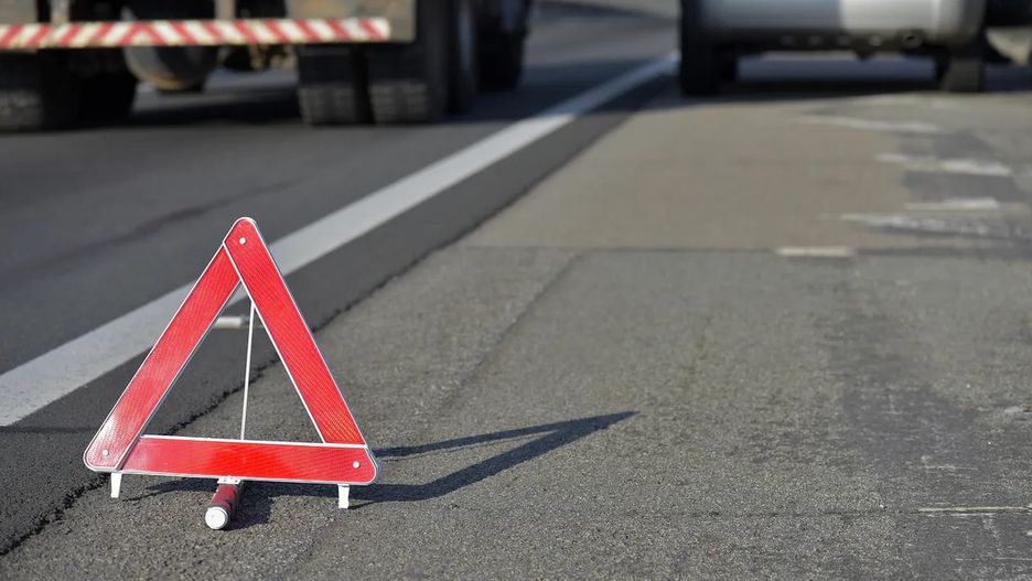 Ładowarka teleskopowa uderzyła w ciężarówkę