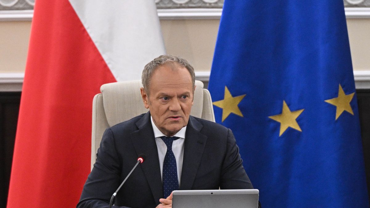 Warszawa, 26.03.2026. Premier Donald Tusk przewodniczy specjalnemu posiedzeniu rządu w KPRM w Warszawie, 26 bm. Rząd podejmuje działania prowadzące do obniżenia cen na stacjach benzynowych w ramach pakietu CPN - ?Ceny Paliwa Niżej?. (sko) PAP/Radek Pietruszka