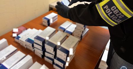 Piwnica pełna leków. Policja rozbiła zorganizowaną grupę