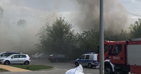 Pożar pustostanu przy ul. Nałęczowskiej. Trwa akcja gaśnicza