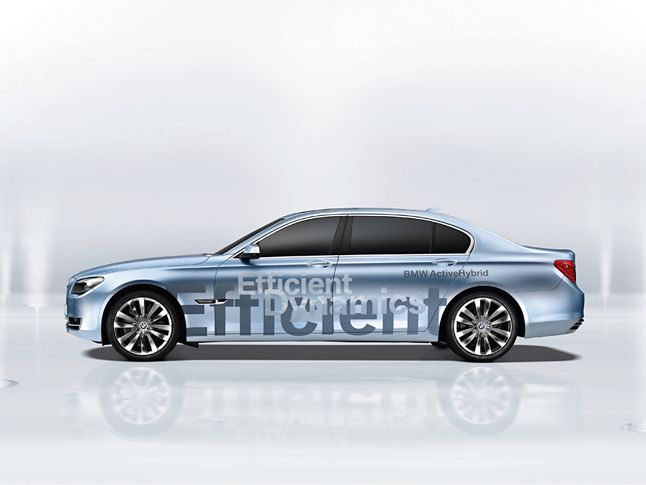 W 2008 roku BMW przedstawiło hybrydową wersję, którą wyposażono w układ napędowy z 750i oraz dodatkowy silnik elektryczny. Jednostka zasilana prądem rozwijała jedynie 20 KM. Silnik zabudowany ze skrzynią biegów służył między innymi do rekuperacji energii oraz wspomagania rozruchu konwencjonalnego motoru. Produkcję ActiveHybrid 7 rozpoczęto w roku 2010. Auto było oznaczone symbolem F04.