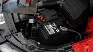 Akumulator się rozładował. To, co zrobili, może kosztować ich 10 lat