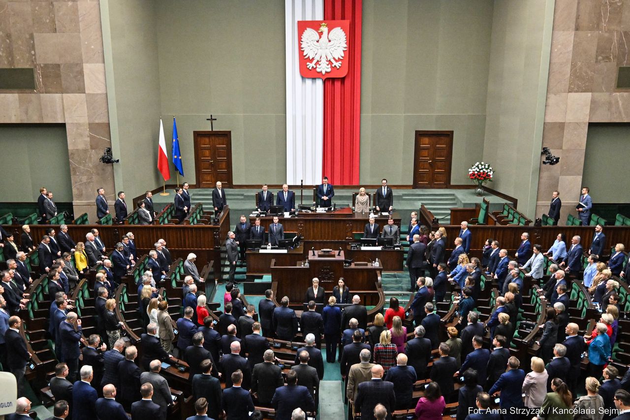 Posłowie mogą dostać po kieszeni za nieobecności. Nie od razu, chcą zostawić furtkę