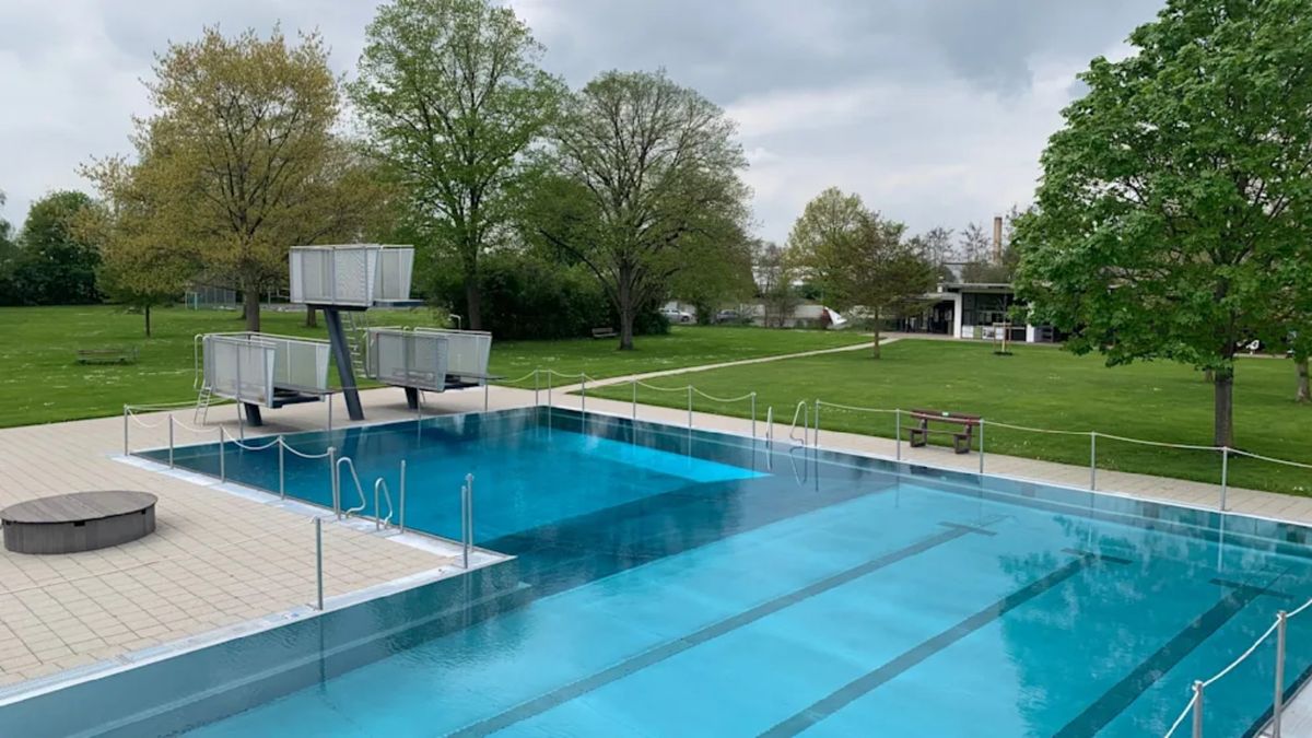 Atak seksualny na trzy 10-latki na basenie.