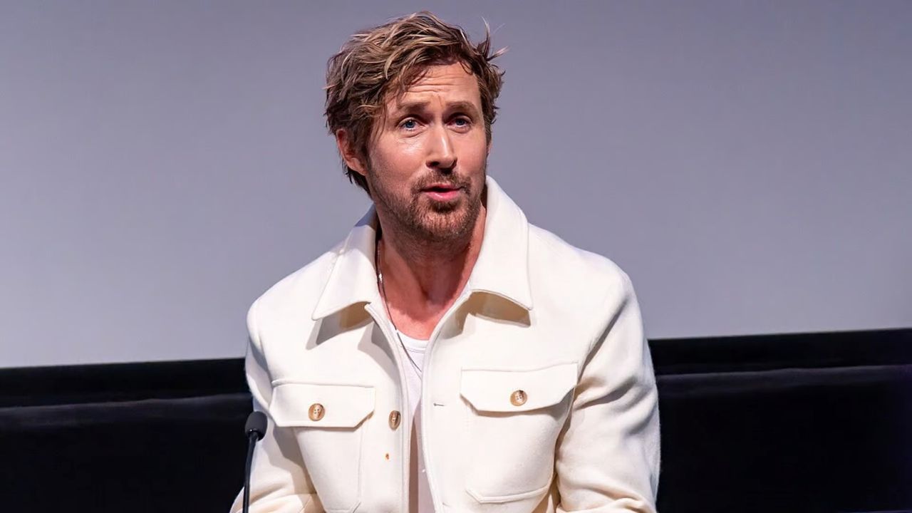 Ryan Gosling is not a fan of the "La La Land" poster.