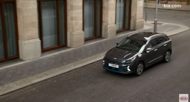 KIA reklamuje modele hybrydowe i elektryczne