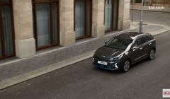 KIA reklamuje modele hybrydowe i elektryczne