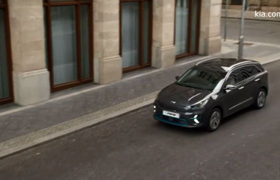 KIA reklamuje modele hybrydowe i elektryczne