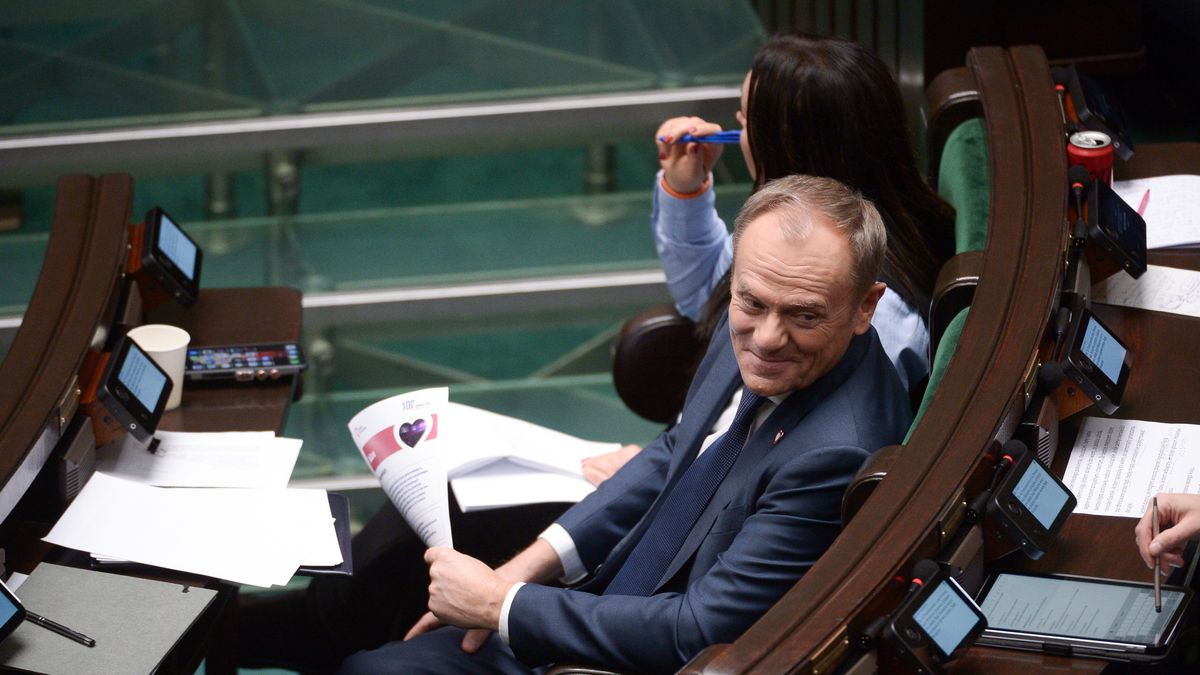 Premier Donald Tusk na sali obrad Sejmu 12 grudnia