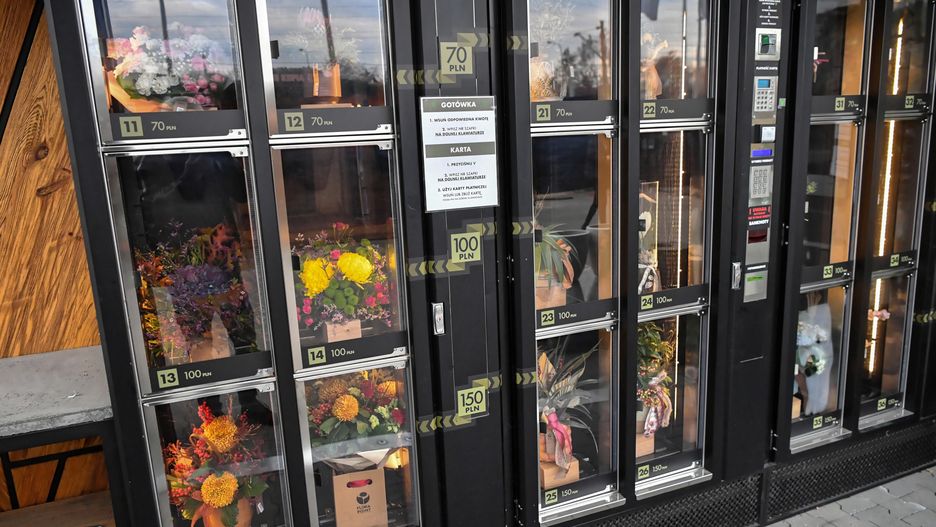 Warszawa. Kwiatomat w Wawrze, fot. PAP - Piotr Nowak