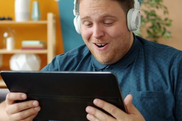 Oglądanie wideo w internecie, fot. unsplash