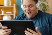 Oglądanie wideo w internecie, fot. unsplash