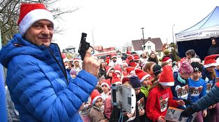 Jarosławiec: 24 Bieg Mikołajkowy. Start i meta przy latarni morskiej