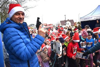 Jarosławiec: 24 Bieg Mikołajkowy. Start i meta przy latarni morskiej