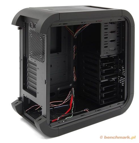 BitFenix Survivor Core - wnętrze