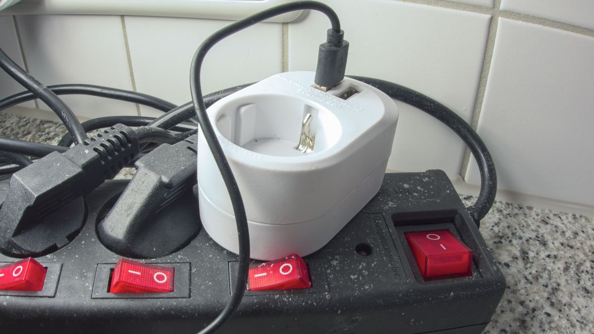 Czego nie podłączać do przedłużacza? 