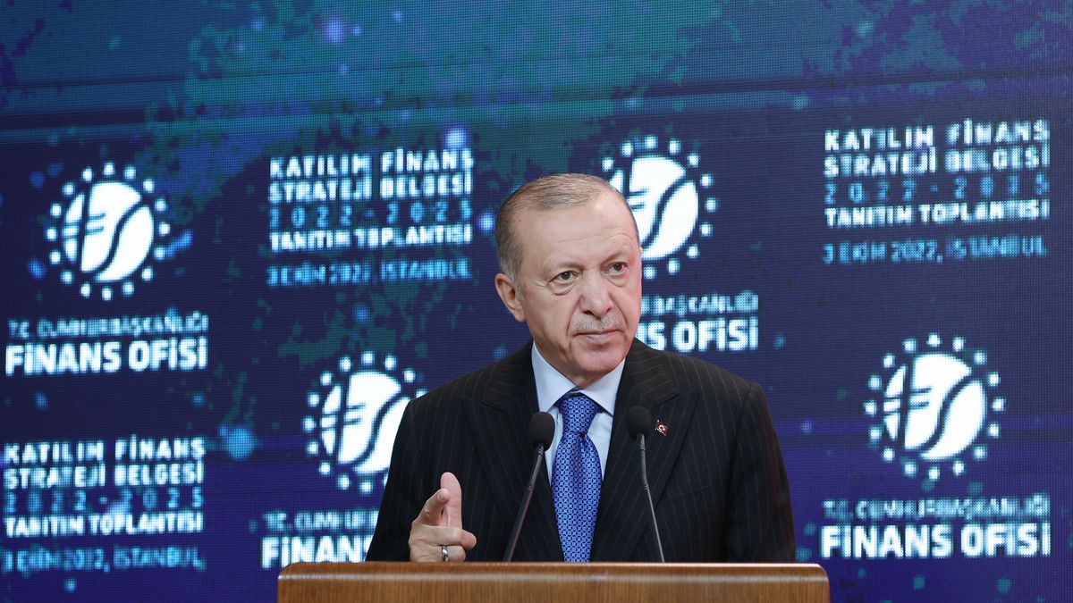 ISTANBUL, TURKIYE - OCTOBER 03: Turkish President Recep Tayyip Erdogan speaks at the Participation Finance Strategy Document Presentation Meeting at Dolmabahce Office in Istanbul, Turkiye on October 03, 2022. (Photo by Murat Kula/Anadolu Agency via Getty Images)