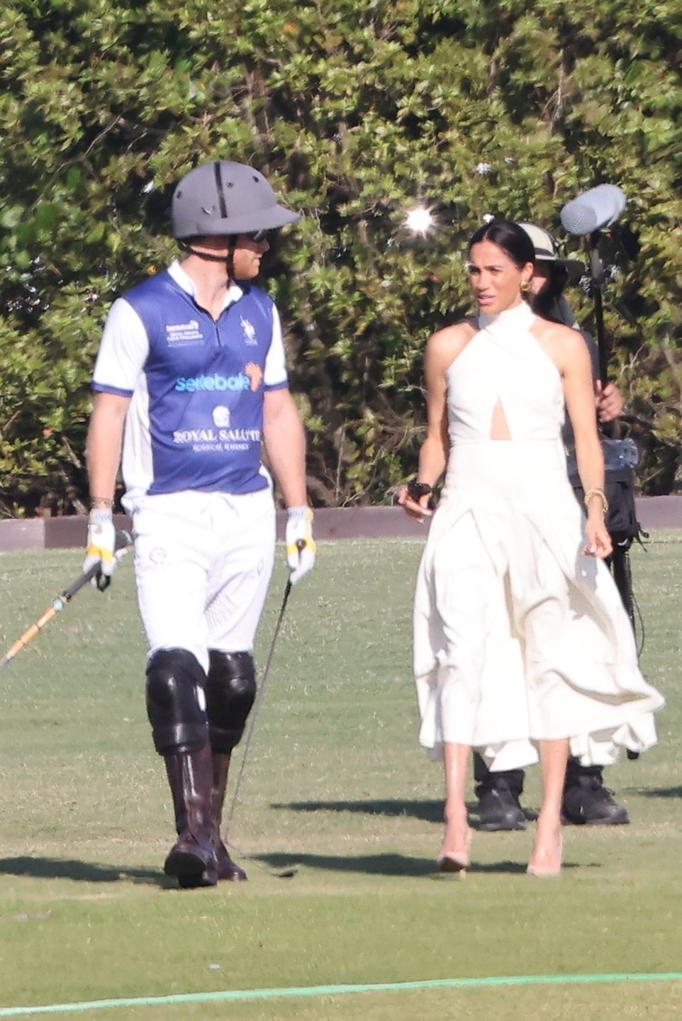 Meghan Markle i książę Harry całują się na meczu polo w Miami