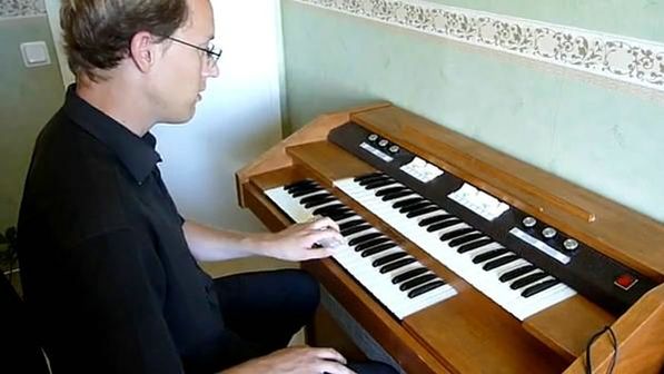 Geek zbudował 8 bitowe organy, żeby "grać" w... Mario [wideo] 1