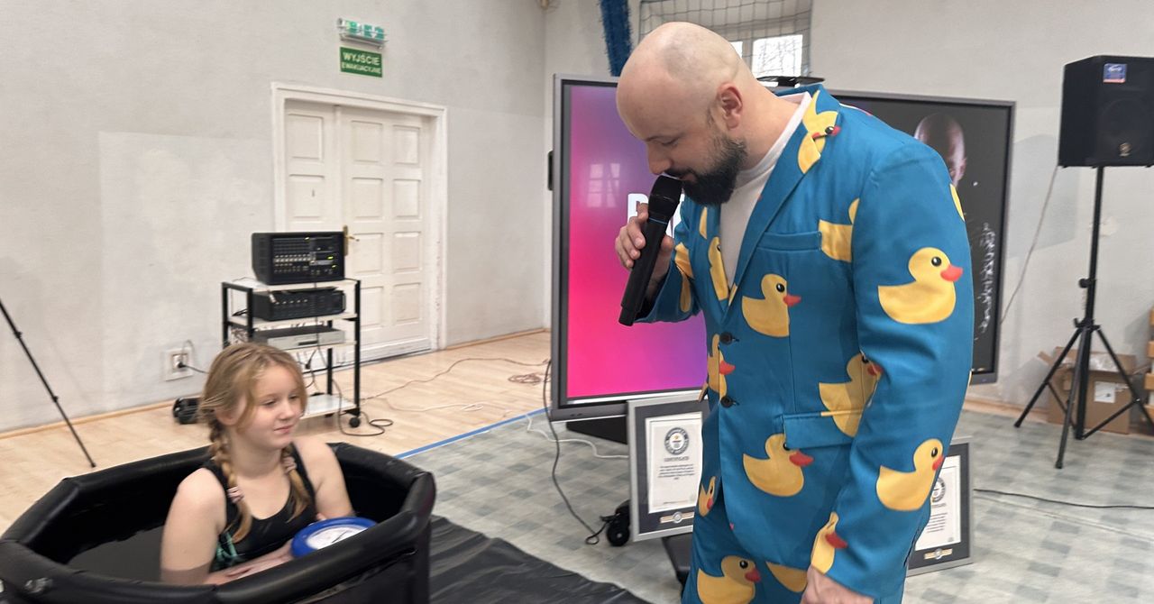 Sandomierz: Widowiskowe bicie rekordu świata. 9-latka spędziła w lodowatej wodzie ponad 35 minut