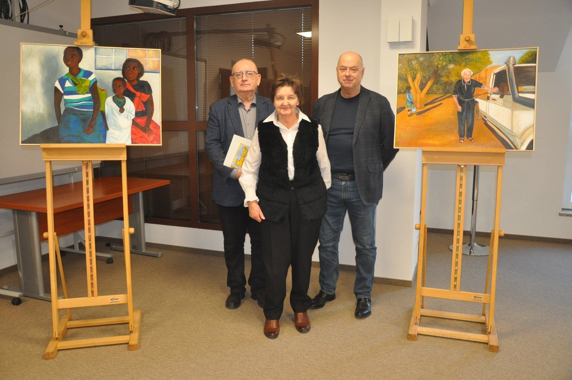 Wystawę poświęcona księdzu Marcelemu Prawicy można oglądać w KSWP w Końskich