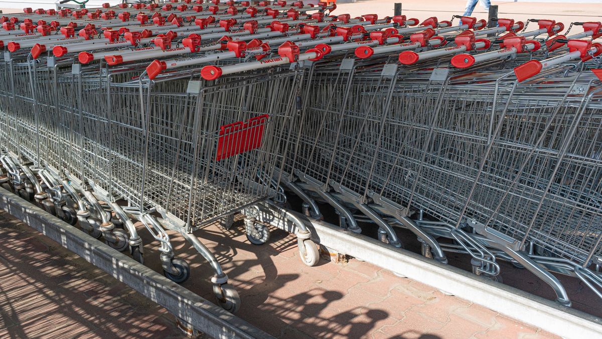 Auchan Shopping Carts, Shopping Basket Line near the Supermarket, Shop Cart Outdoor, Empty Trolley
Warsaw, Poland, October 19, 2023 Auchan Shopping Carts, Shopping Basket Line near the Supermarket, Shop Cart Outdoor, Empty Trolley, Shopping Equipment, editorial image
Artem Stepanov
line, editorial, auchan, banner, empty trolley, buy, wagon, image, purchase, deduction, shop cart, trade, market, many, near, view