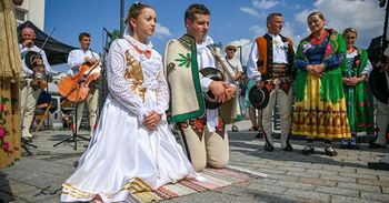Zakopane: Barwny korowód. Białcanie pokazali góralskie wesele