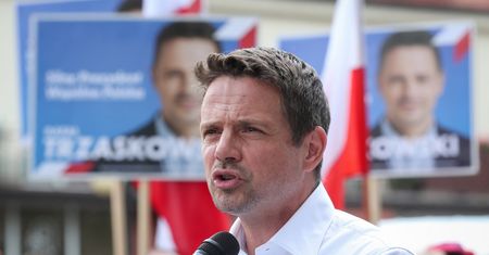 Wybory 2020. Rafał Trzaskowski odpowiada Mateuszowi Morawieckiemu. "Pisowski premier organizuje pisowskiemu kandydatowi kampanię"
