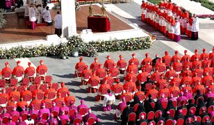 Nowy faworyt w wyścigu o tron papieski. Na niego wskazują bukmacherzy