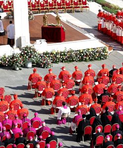 Nowy faworyt w wyścigu o tron papieski. Na niego wskazują bukmacherzy