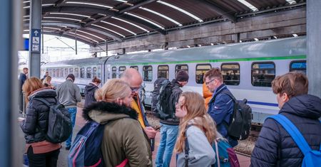Ceny biletów PKP mają spaść, ale nie poprzez obniżkę VAT-u. Rząd ma inny plan