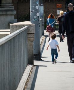 Mężczyzna ogłosił strajk głodowy. Twierdzi, że żona porwała jego dzieci