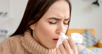 Miód na ból gardła i kaszel. Sprawdź, jaki rodzaj wybrać