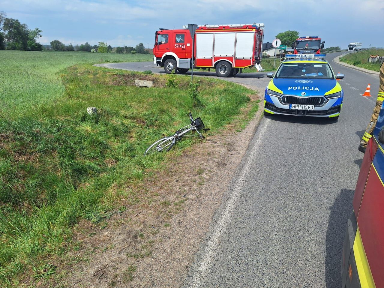 Potrącenie rowerzysty na granicy Raciąża i Witkowa. 73-latek trafił do szpitala!