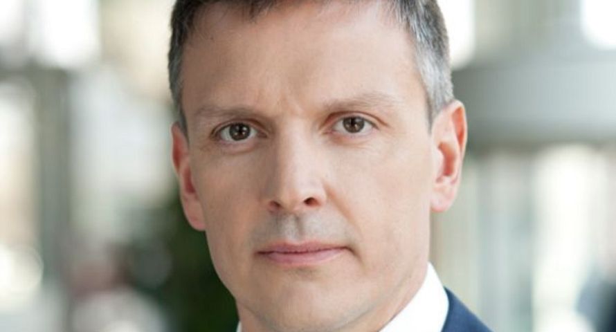 Od lat nadzoruje finanse u Solorza. Przeszedł niżej w nadzorze firmy energetycznej