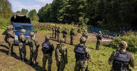 Uchodźcy na granicy. Żaryn: Rosja i Białoruś atakują informacyjnie Polskę