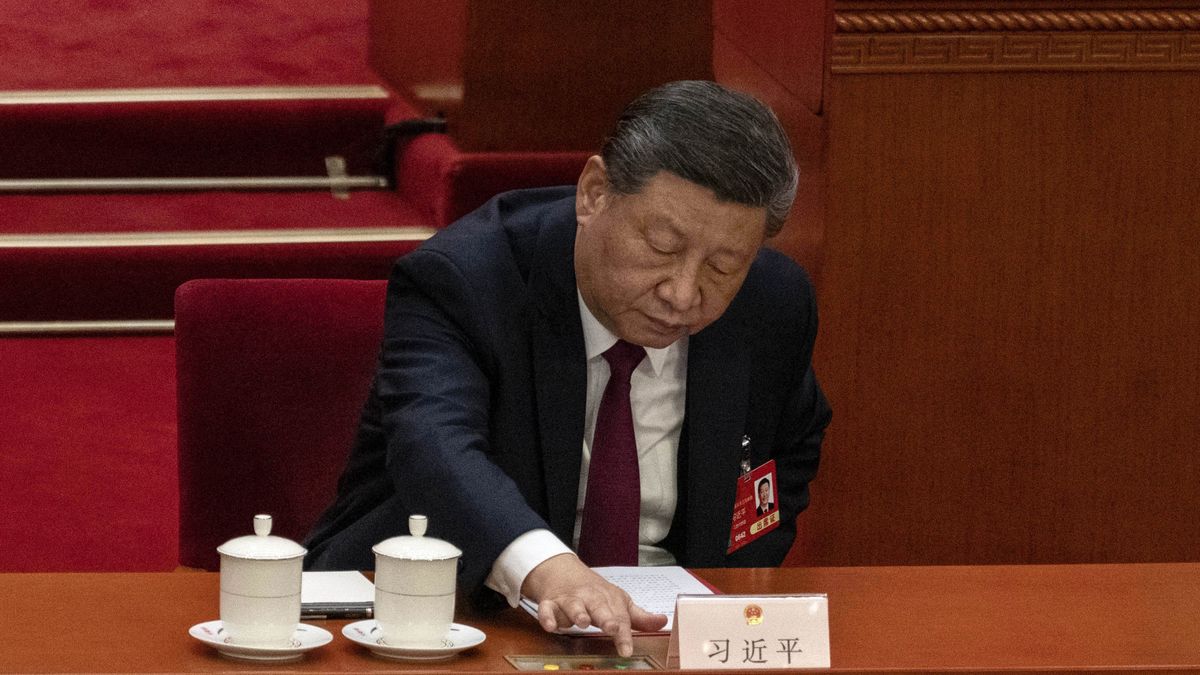 BEIJING, CHINA - MARCH 11: Chinese President Xi Jinping reaches to press the green button during a vote at the closing session of the National Peoples Congress, or NPC, at the Great Hall of the People on March 11, 2025 in Beijing, China. China's annual political gathering known as the Two Sessions convenes  leaders and lawmakers annually to set the government's agenda for domestic economic and social development for the year.(Photo by Kevin Frayer/Getty Images)