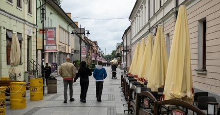 Pogoda w Suwałkach. Prognoza na piątek 12 grudnia. Chmury, przelotny deszcz nad ranem i spadek temperatury wieczorem