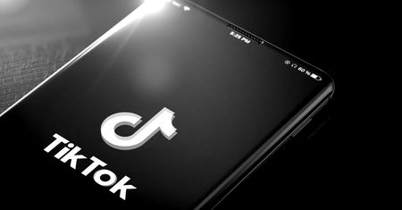 TikTok jako podatny grunt dla fake newsów o wojnie w Ukrainie