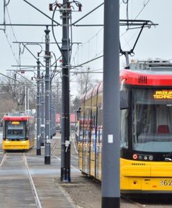 Warszawa. Tragiczne konsekwencje poniedziałkowego wypadku tramwaju. Pieszy nie przeżył