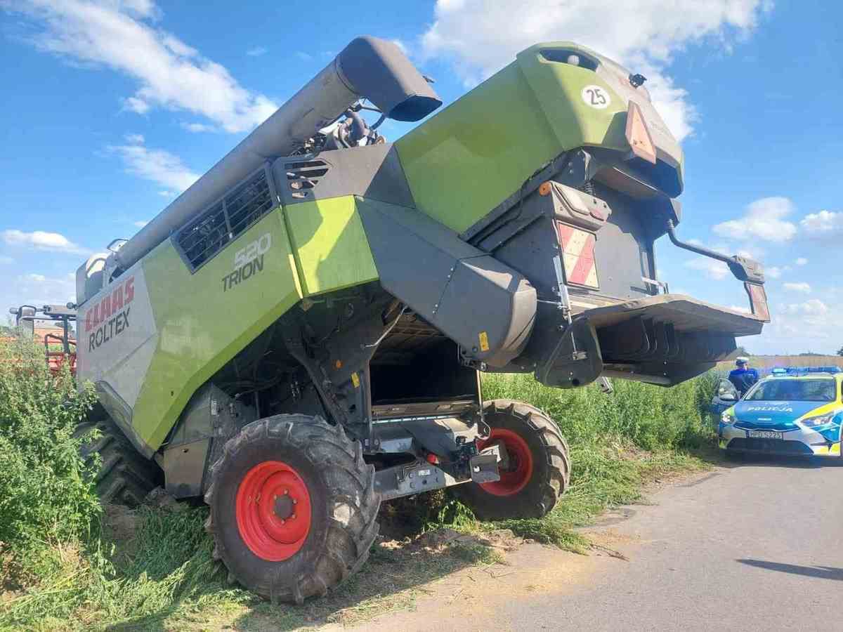 Janowice: Podczas koszenia rzepaku wjechał kombajnem do wykopu